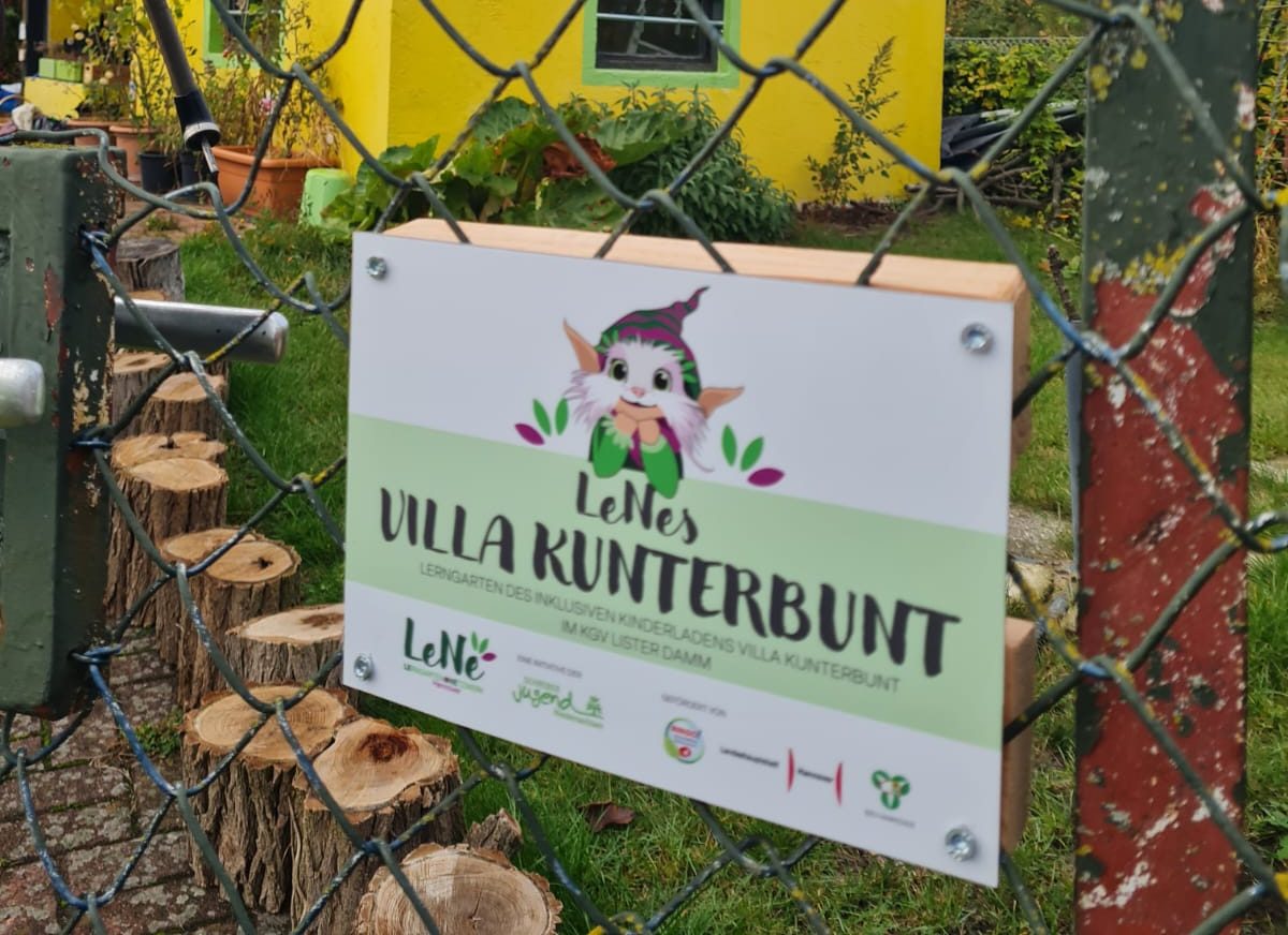 Die Pfortenschilder mit eigenem Gartennamen sind da!